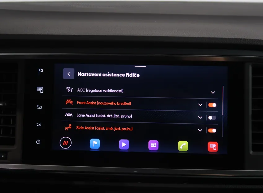 SEAT Ateca 2.0TDI 110KW TAŽNÉ NAVI