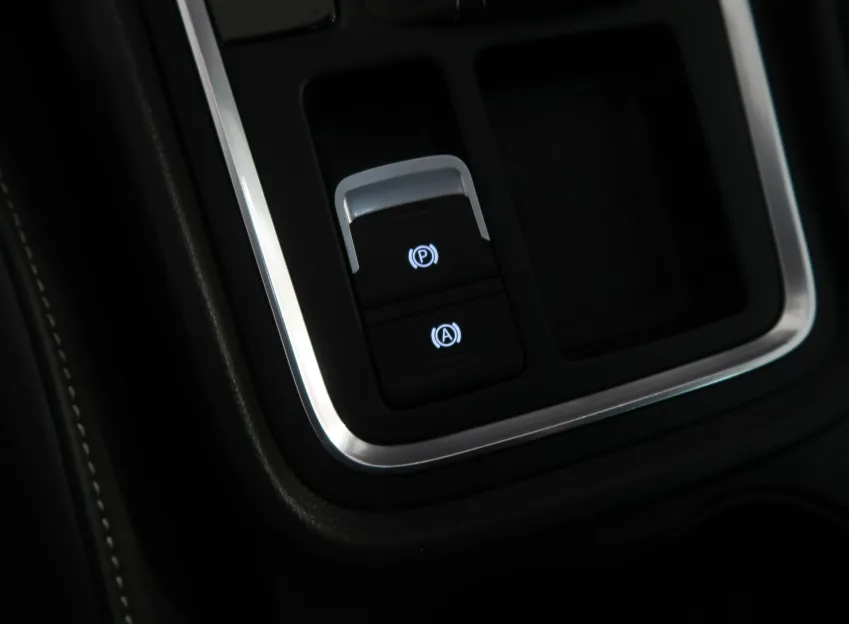 SEAT Ateca 2.0TDI 110KW TAŽNÉ NAVI