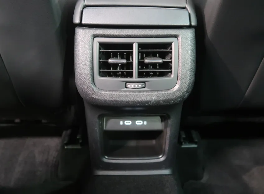 SEAT Ateca 2.0TDI 110KW TAŽNÉ NAVI
