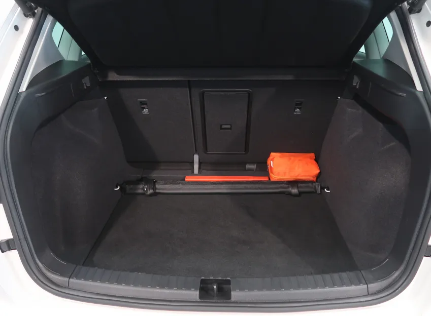 SEAT Ateca 2.0TDI 110KW TAŽNÉ NAVI