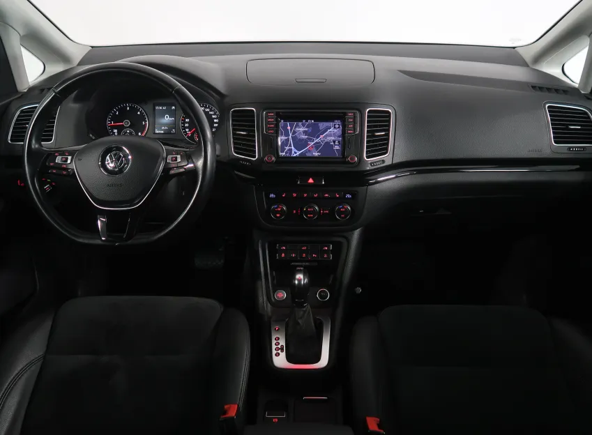 Volkswagen Sharan HIGHLINE 2.0TDI 4x4 DSG 7MÍST TAŽNÉ WEBASTO DCC