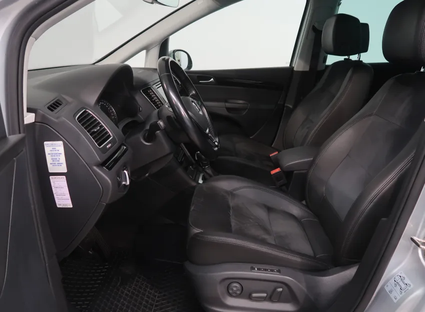 Volkswagen Sharan HIGHLINE 2.0TDI 4x4 DSG 7MÍST TAŽNÉ WEBASTO DCC