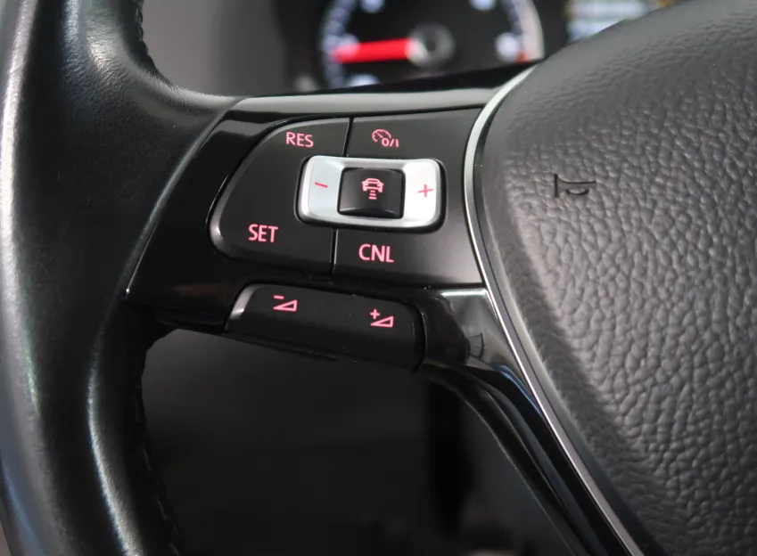 Volkswagen Sharan HIGHLINE 2.0TDI 4x4 DSG 7MÍST TAŽNÉ WEBASTO DCC