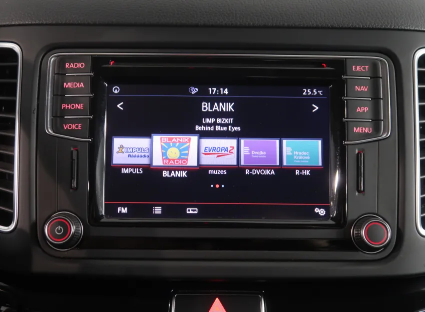 Volkswagen Sharan HIGHLINE 2.0TDI 4x4 DSG 7MÍST TAŽNÉ WEBASTO DCC