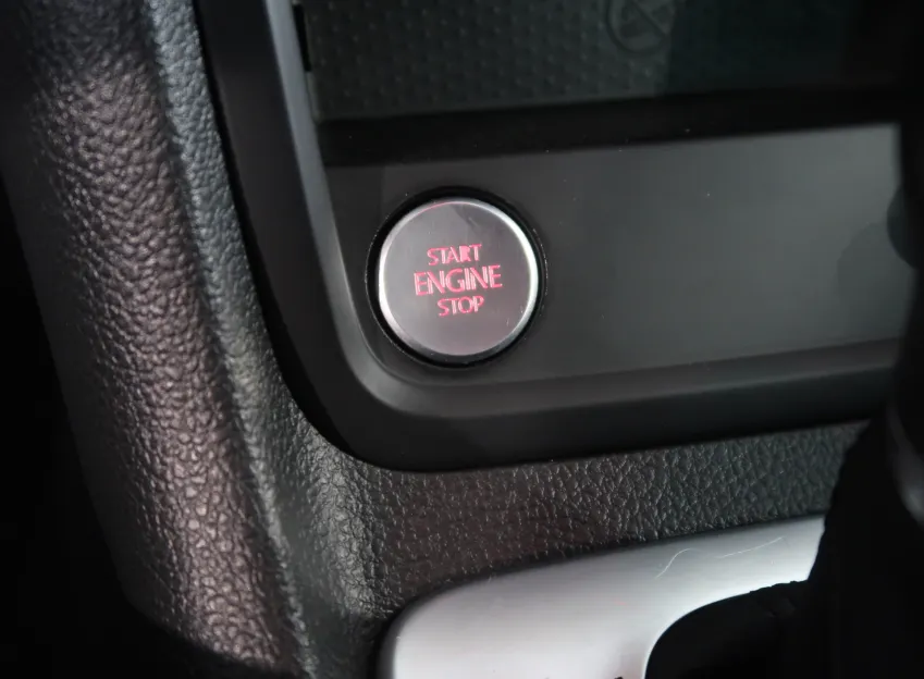Volkswagen Sharan HIGHLINE 2.0TDI 4x4 DSG 7MÍST TAŽNÉ WEBASTO DCC