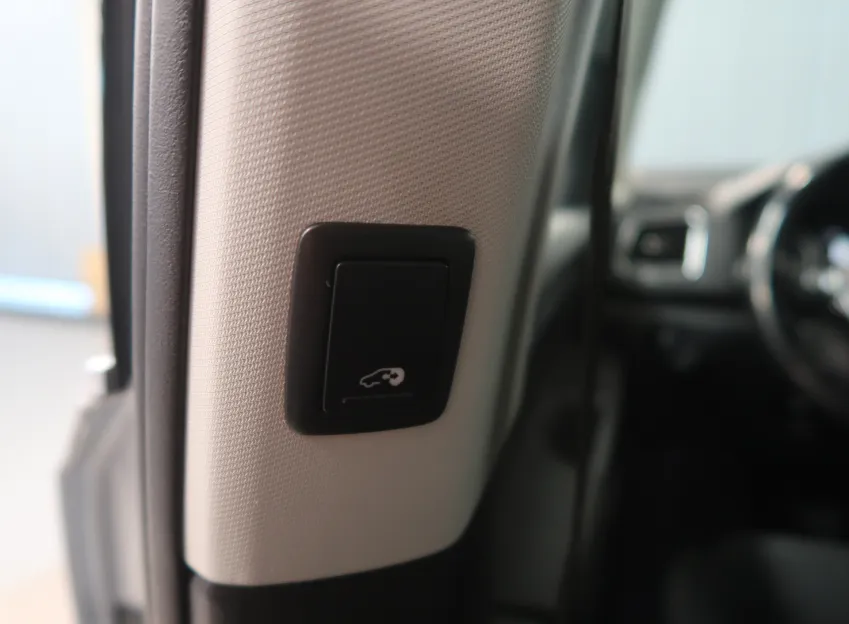 Volkswagen Sharan HIGHLINE 2.0TDI 4x4 DSG 7MÍST TAŽNÉ WEBASTO DCC