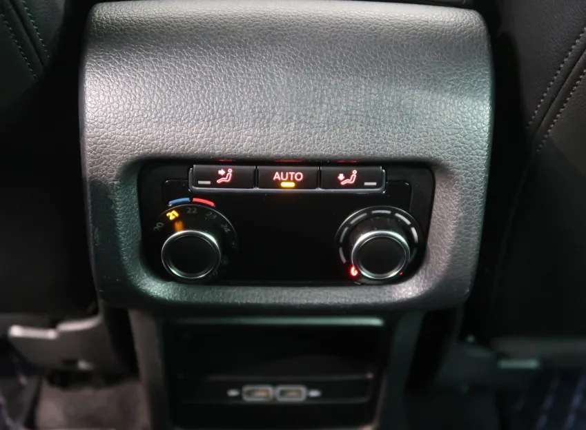 Volkswagen Sharan HIGHLINE 2.0TDI 4x4 DSG 7MÍST TAŽNÉ WEBASTO DCC