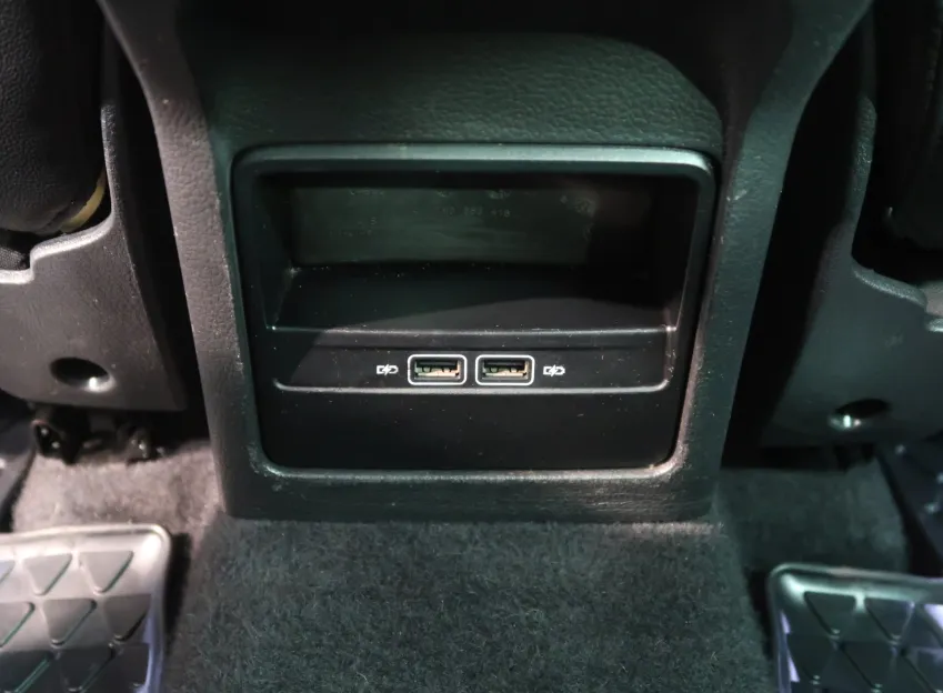 Volkswagen Sharan HIGHLINE 2.0TDI 4x4 DSG 7MÍST TAŽNÉ WEBASTO DCC