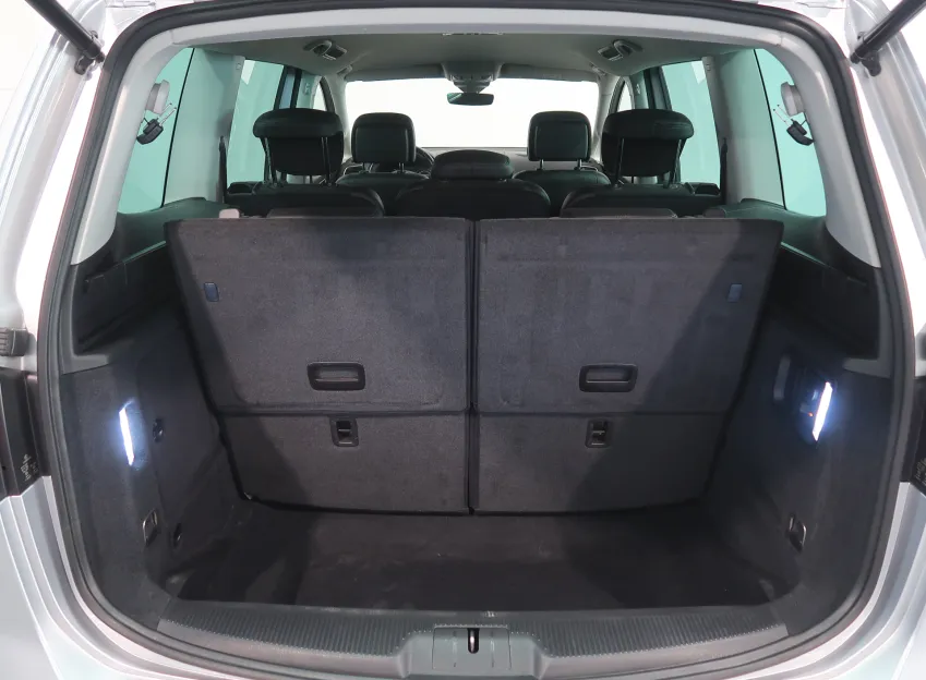 Volkswagen Sharan HIGHLINE 2.0TDI 4x4 DSG 7MÍST TAŽNÉ WEBASTO DCC