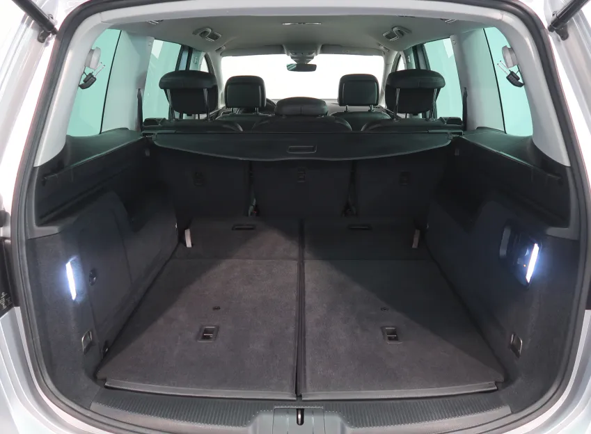 Volkswagen Sharan HIGHLINE 2.0TDI 4x4 DSG 7MÍST TAŽNÉ WEBASTO DCC