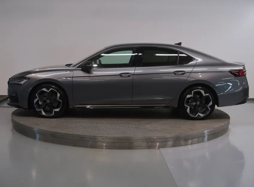 Škoda Superb SPORTLINE 2.0TDI 142KW 4x4 DSG WEBASTO TAŽNÉ CANTO