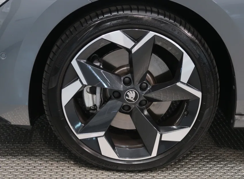 Škoda Superb SPORTLINE 2.0TDI 142KW 4x4 DSG WEBASTO TAŽNÉ CANTO