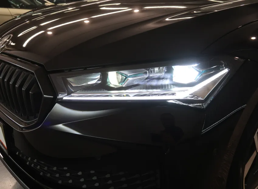 Škoda Superb SPORTLINE 2.0TDI 110KW DSG WEBASTO TAŽNÉ CANTON