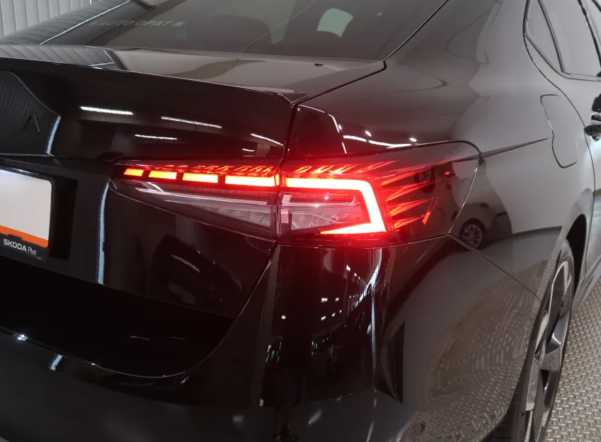 Škoda Superb SPORTLINE 2.0TDI 110KW DSG WEBASTO TAŽNÉ CANTON