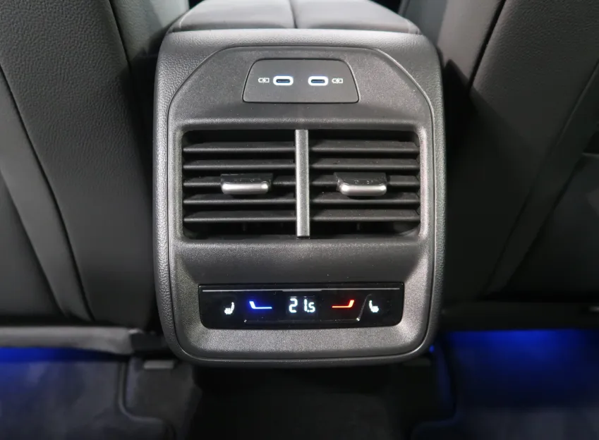Škoda Superb SPORTLINE 2.0TDI 110KW DSG WEBASTO TAŽNÉ CANTON