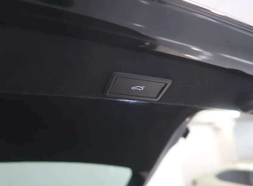 Škoda Superb SPORTLINE 2.0TDI 110KW DSG WEBASTO TAŽNÉ CANTON