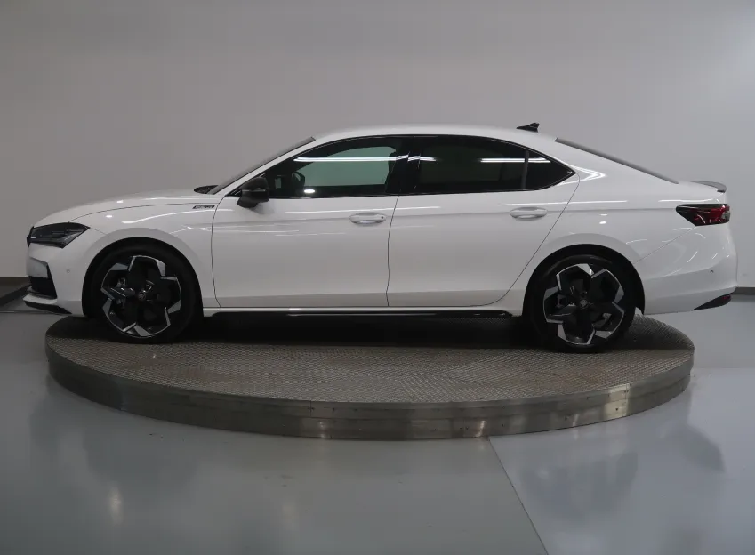Škoda Superb SPORTLINE 2.0TDI 142KW 4x4 DSG WEBASTO TAŽNÉ CANTO