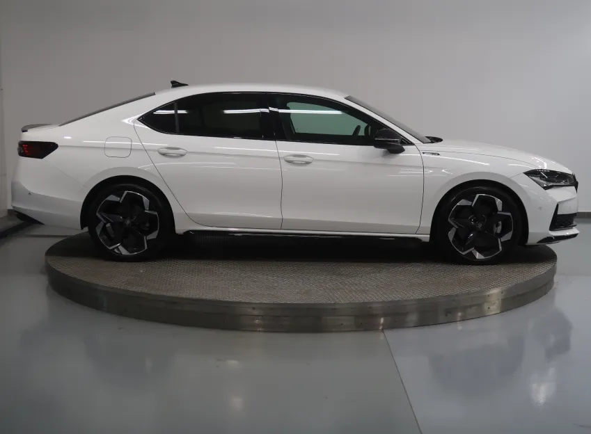 Škoda Superb SPORTLINE 2.0TDI 142KW 4x4 DSG WEBASTO TAŽNÉ CANTO
