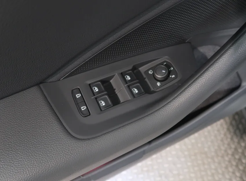 Škoda Superb SPORTLINE 2.0TDI 142KW 4x4 DSG WEBASTO TAŽNÉ CANTO