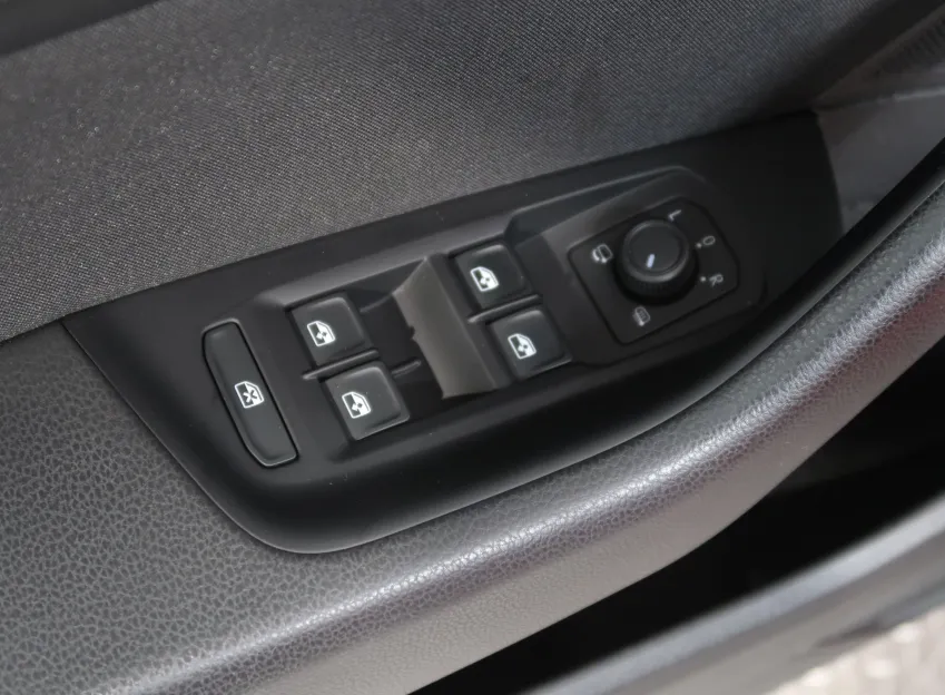 Volkswagen Passat BUSINESS PREMIUM 2.0TDI 110KW TAŽNÉ