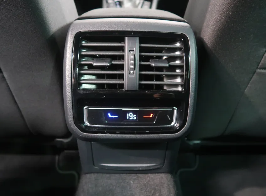 Volkswagen Passat BUSINESS PREMIUM 2.0TDI 110KW TAŽNÉ