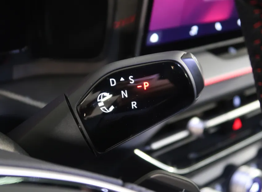 Škoda Kodiaq RS 2.0TSI 195KW 4x4 DSG WEBASTO TAŽNÉ CANTON HUD P