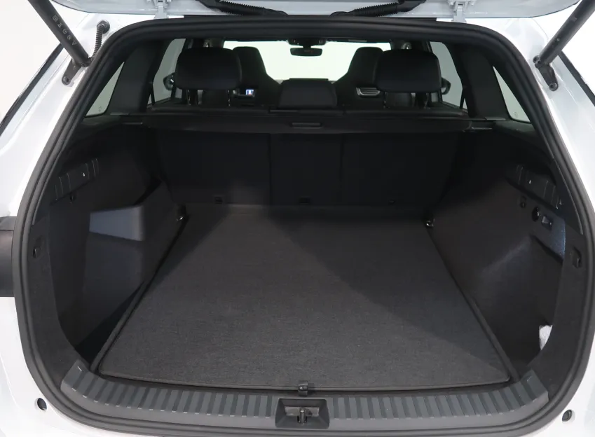 Škoda Kodiaq RS 2.0TSI 195KW 4x4 DSG WEBASTO TAŽNÉ CANTON HUD P