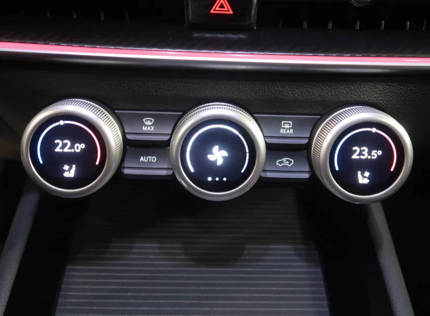 Škoda Superb iV SPORTLINE 1.5TSI 150KW NAVI MASÁŽE CANTON
