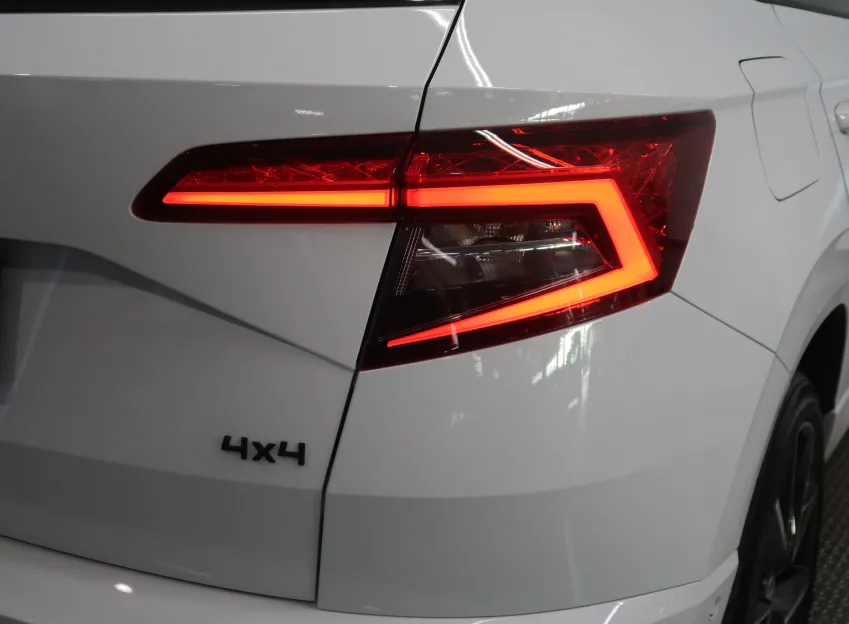 Škoda Karoq SPORTLINE 2.0TDI 110KW 4x4 DSG TAŽNÉ NAVI