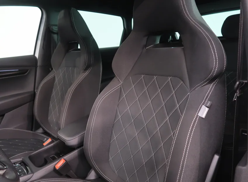Škoda Karoq SPORTLINE 2.0TDI 110KW 4x4 DSG TAŽNÉ NAVI