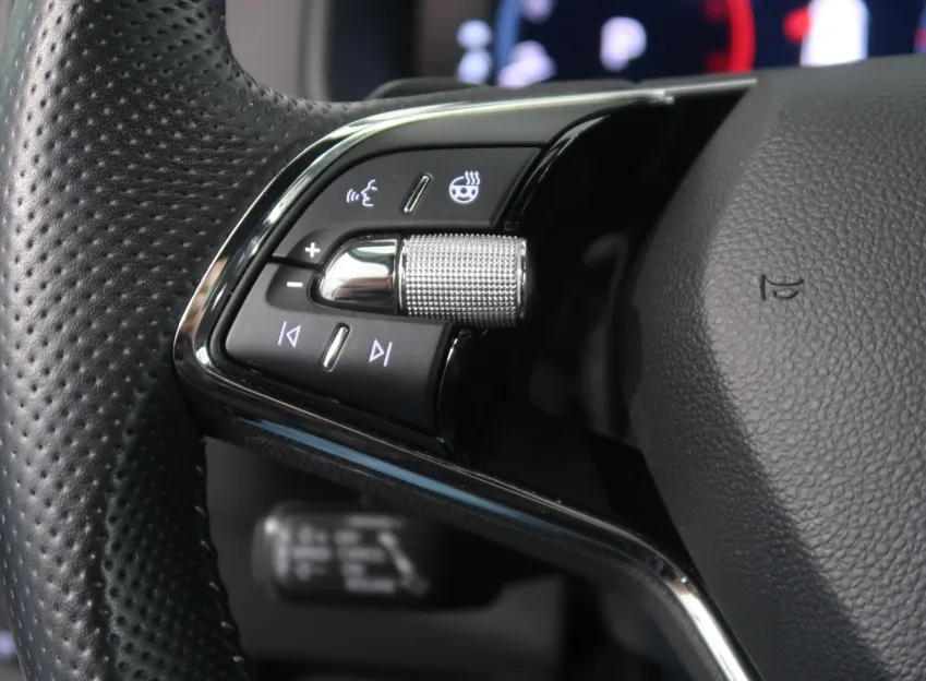 Škoda Karoq SPORTLINE 2.0TDI 110KW 4x4 DSG TAŽNÉ NAVI