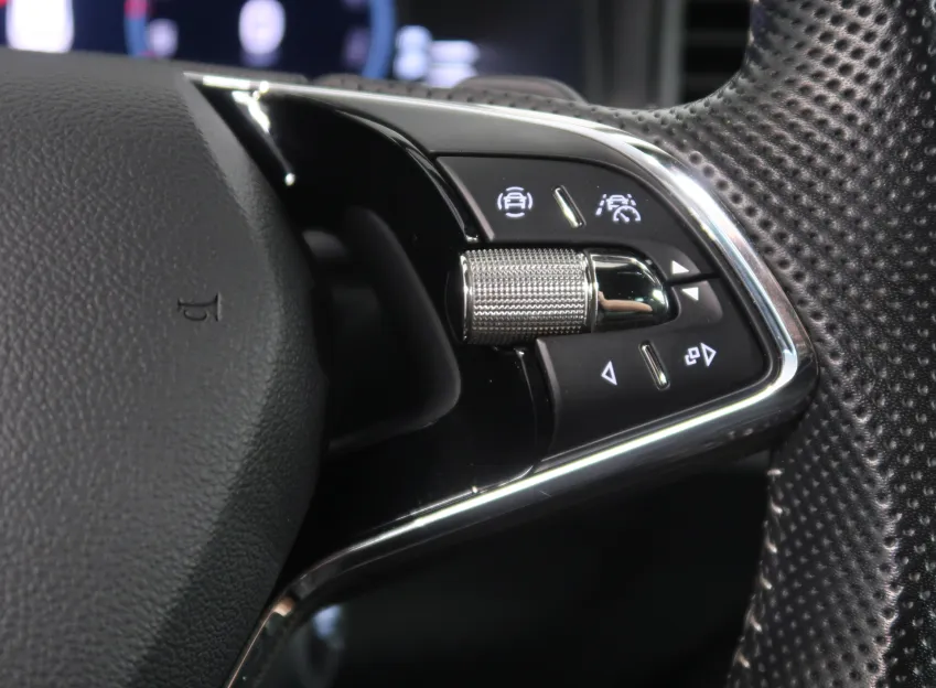 Škoda Karoq SPORTLINE 2.0TDI 110KW 4x4 DSG TAŽNÉ NAVI
