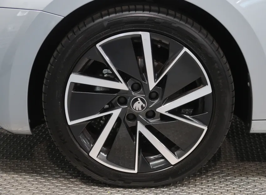 Škoda Octavia SPORTLINE 2.0TDI 110KW DSG TAŽNÉ NAVI