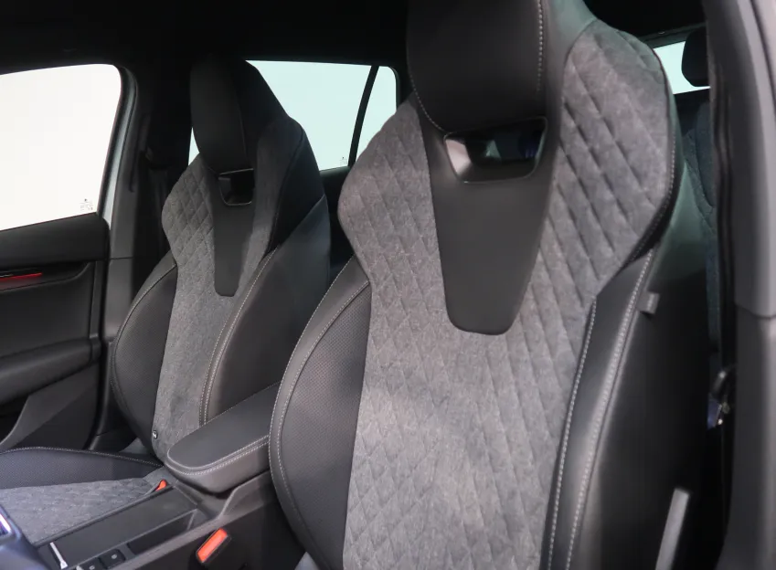 Škoda Octavia SPORTLINE 2.0TDI 110KW DSG TAŽNÉ NAVI