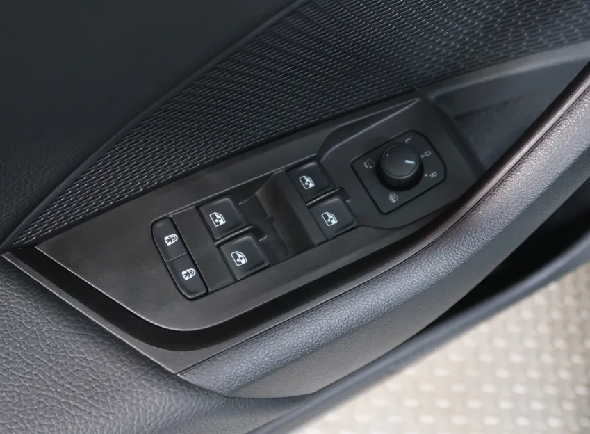 Škoda Octavia SPORTLINE 2.0TDI 110KW DSG TAŽNÉ NAVI