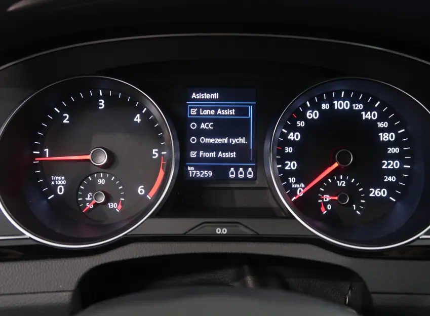 Volkswagen Passat BUSINESS PREMIUM 2.0TDI 90KW TAŽNÉ NAVI
