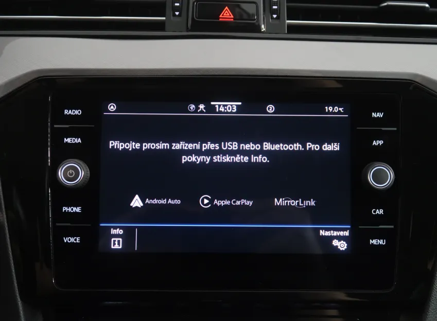 Volkswagen Passat BUSINESS PREMIUM 2.0TDI 90KW TAŽNÉ NAVI