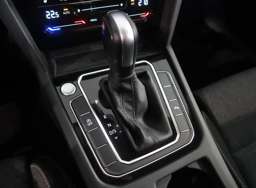 Volkswagen Passat BUSINESS PREMIUM 2.0TDI 90KW TAŽNÉ NAVI
