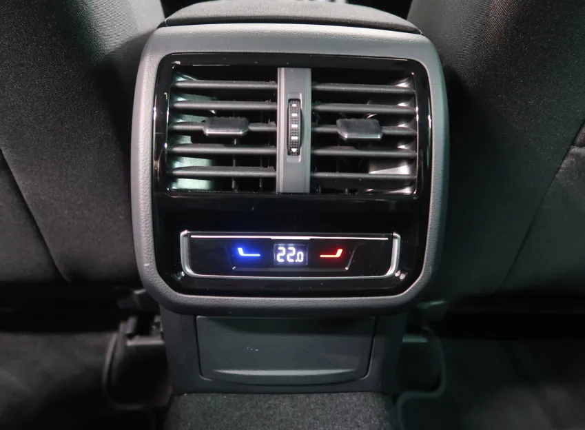 Volkswagen Passat BUSINESS PREMIUM 2.0TDI 90KW TAŽNÉ NAVI